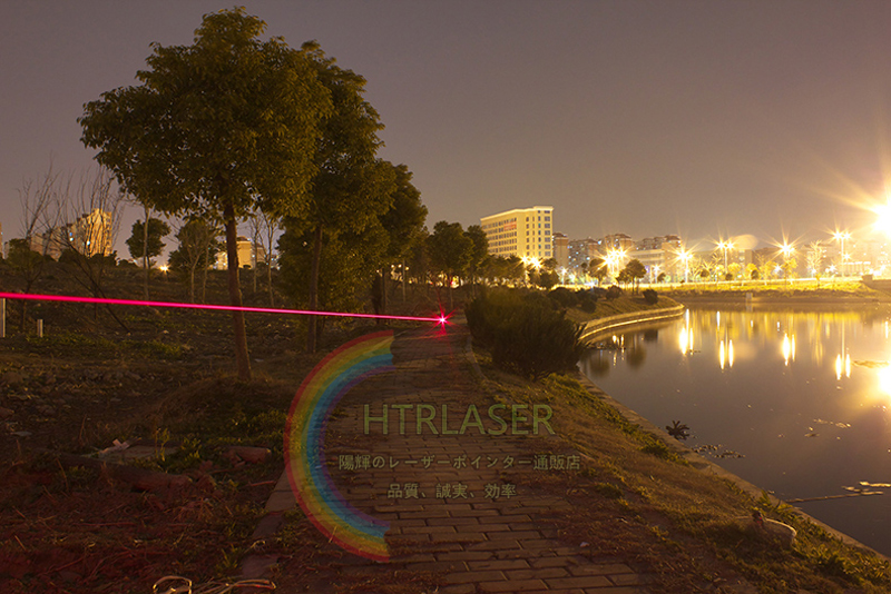 赤色レーザー光