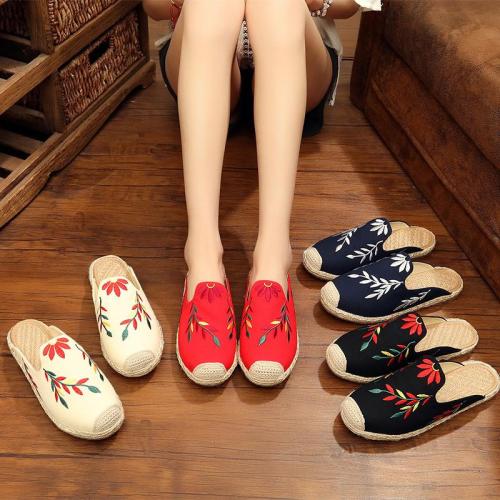 Women Shallow Mouth Embroidered Comfortable Loafers