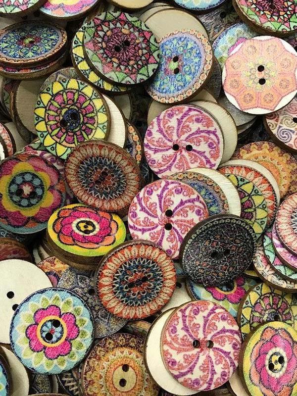 About 100Pcs Multi-Color Wooden Round Sewing Buttons for DIY Craft Decoration