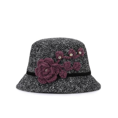Ladies Hats Are Cold, Warm and Stylish In Autumn and Winter