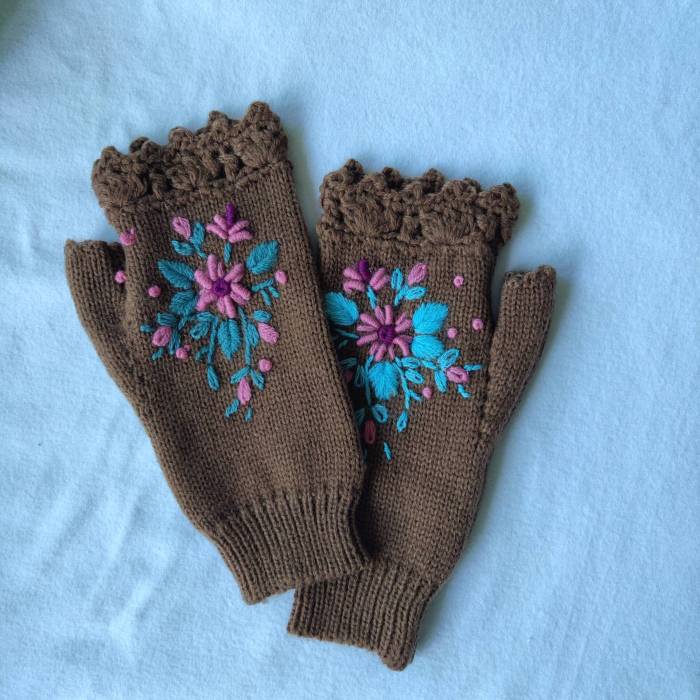 Autumn Honeybee Flower Embroidery Gloves Women's Winter Warm Gloves Wool Weaving Factory Processing Custom Knitted Gloves