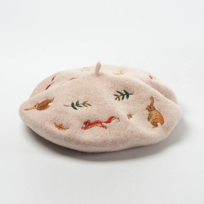 Korean Autumn and Winter  Squirrel Leaves Embroidered Wool Beret Artist Hat