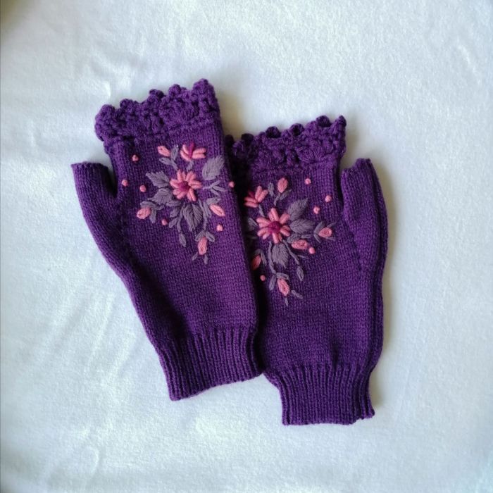 Autumn Honeybee Flower Embroidery Gloves Women's Winter Warm Gloves Wool Weaving Factory Processing Custom Knitted Gloves