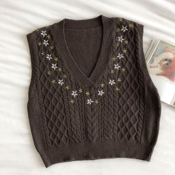 Sweater Vest Retro Girl Floral Embroidery Loose V-neck Knitted Vests