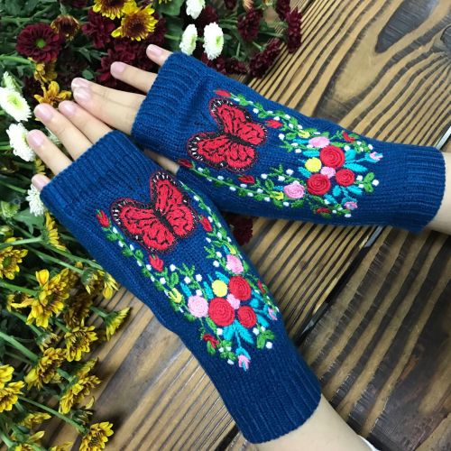 Autumn and winter new women's knitted gloves butterfly flower warm gloves