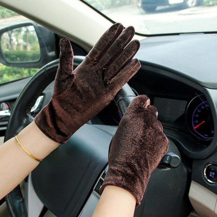 1Pair Fashion Elegant Velvet Gloves Winter Women Warm Soft Thermal Full Finger Gloves Female Touch Screen Mittens Driving Gloves