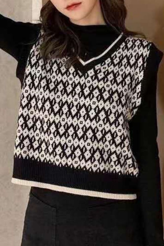 Woman V-neck Plaid Knitted Sweater Vest