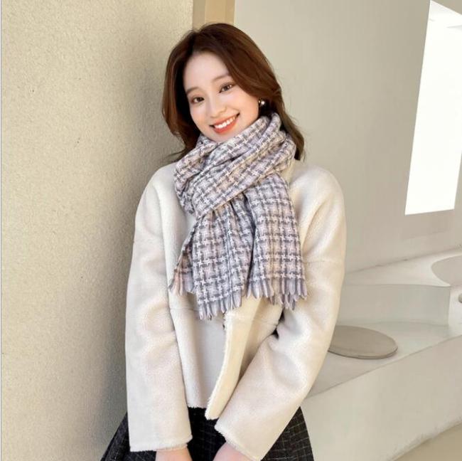 New autumn/winter 2021 geometric black and white chequered imitation cashmere scarf Korean version all-match scarf shawl 200*100
