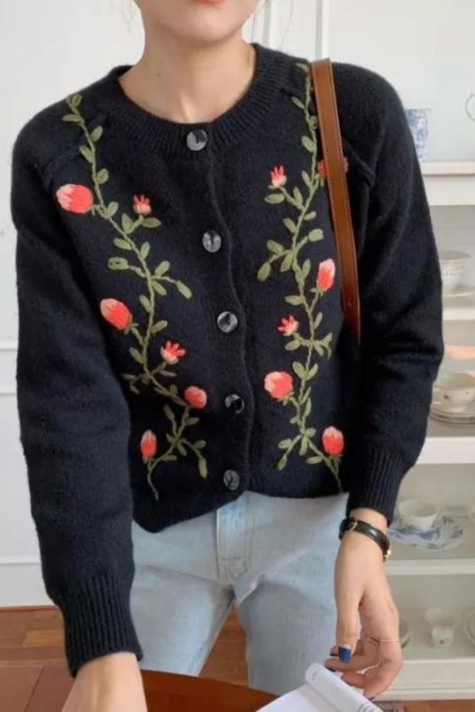 Fashion Female Floral Embroidery Casual Knitwear
