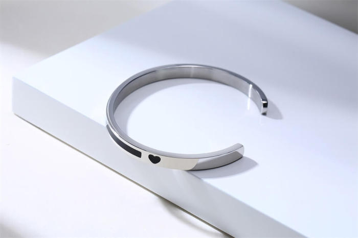Wholesale Stainless Steel Open Bangle with Mom