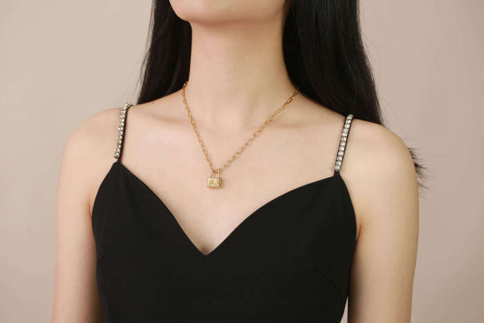 Wholesale Stainless Steel Lock Chain Necklace