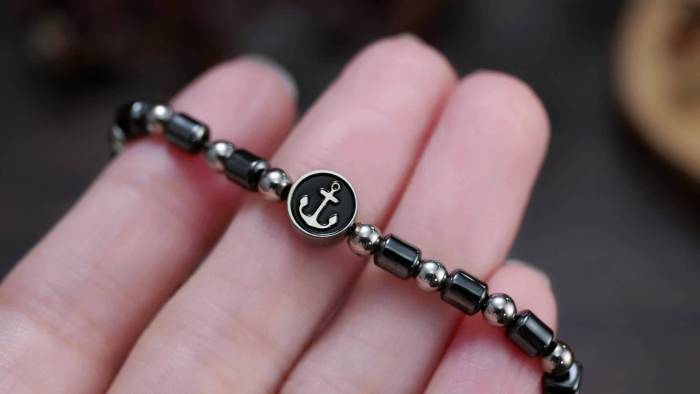 Wholesale Stainless Steel and Black Gallstone Bracelet