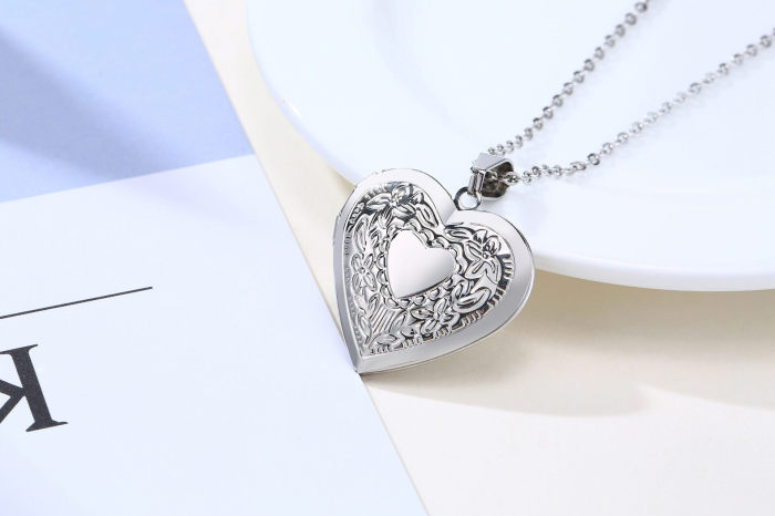 Wholesale Stainless Steel Heart Photo Necklace