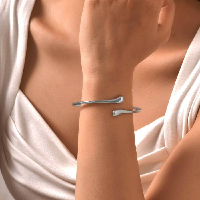 Wholesale Stainless Steel Hot Minimalist Bangle