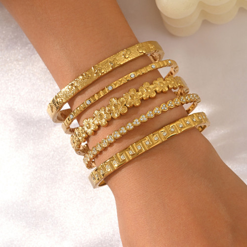 Wholesale Elegant Waterproof Daisy Flower CZ Bangle