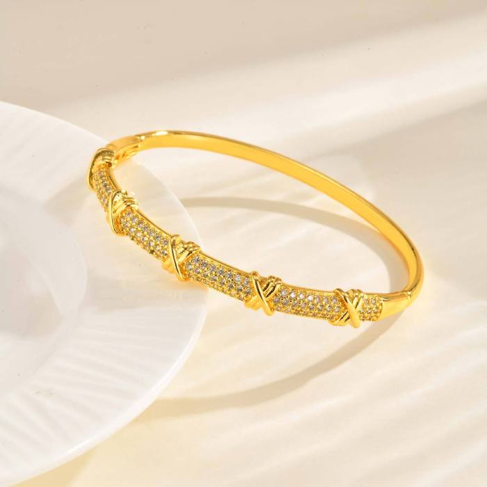 Wholesale Copper Zirconia Niche Bangle