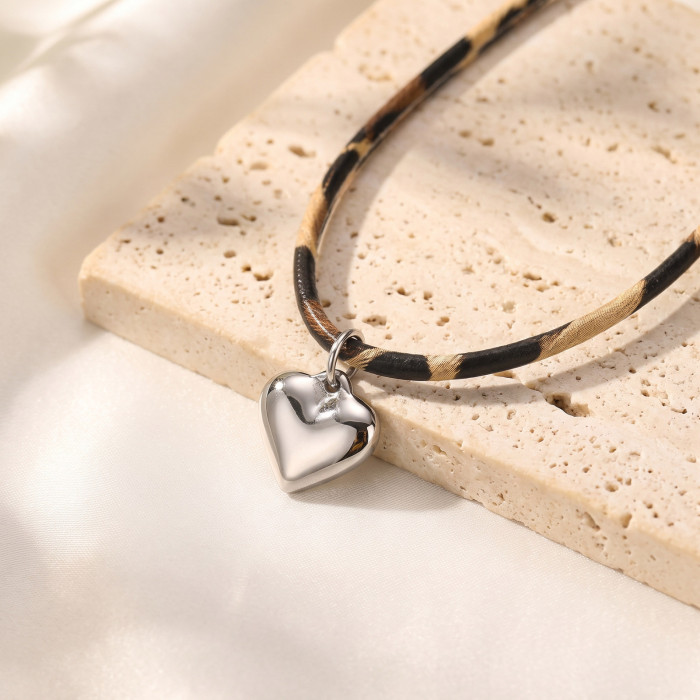 Wholesale Stainless Steel Heart Pendant Leather Choker Necklace