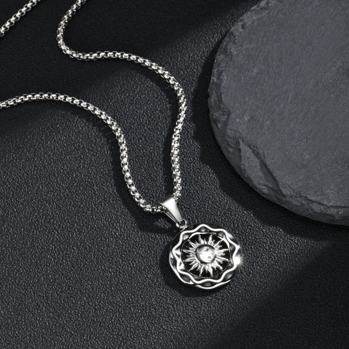 Wholesale Stainless Steel Sun and Moon Round Pendant