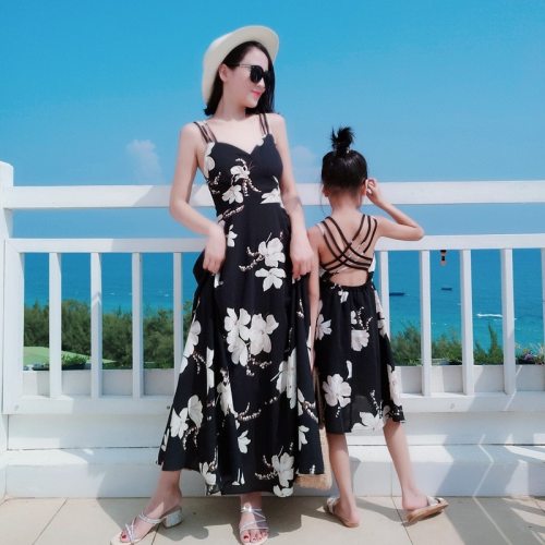 Family Matching Outfits Dresses Summer Mother Daughter Dress Fashion Holiday Clothes Girl Mom Daughter Beach Suspender Dress