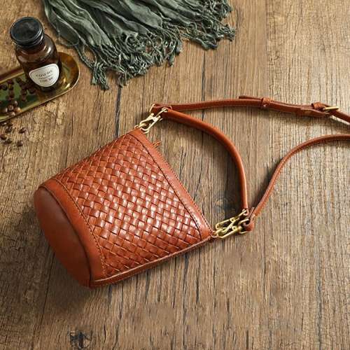 Hand-Woven Leather Handbags Bucket Bag