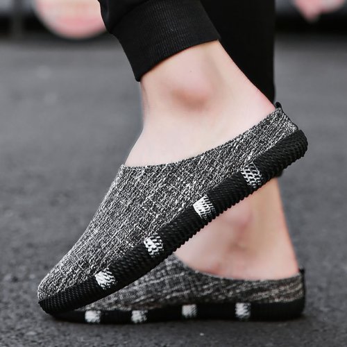 A footrest breathable casual shoe