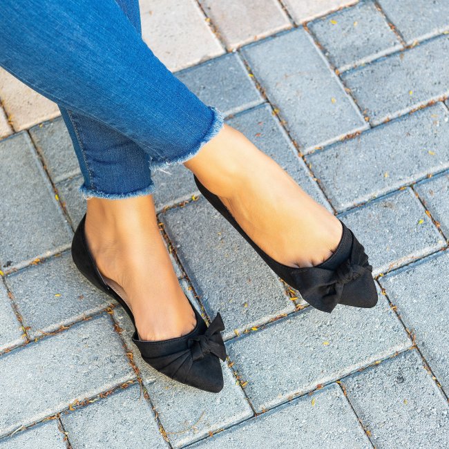 Knotted Pointy Toe Ballet Flats - Black