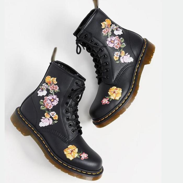 Classic embroidery floral low-heel lacing martin boots