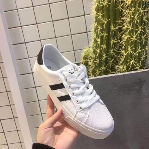 Round Toe Lace-up Flat Casual Sneakers