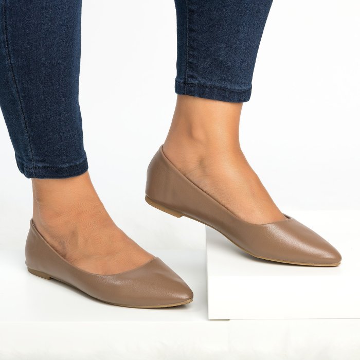Smooth Pointed Toe Flat Taupe