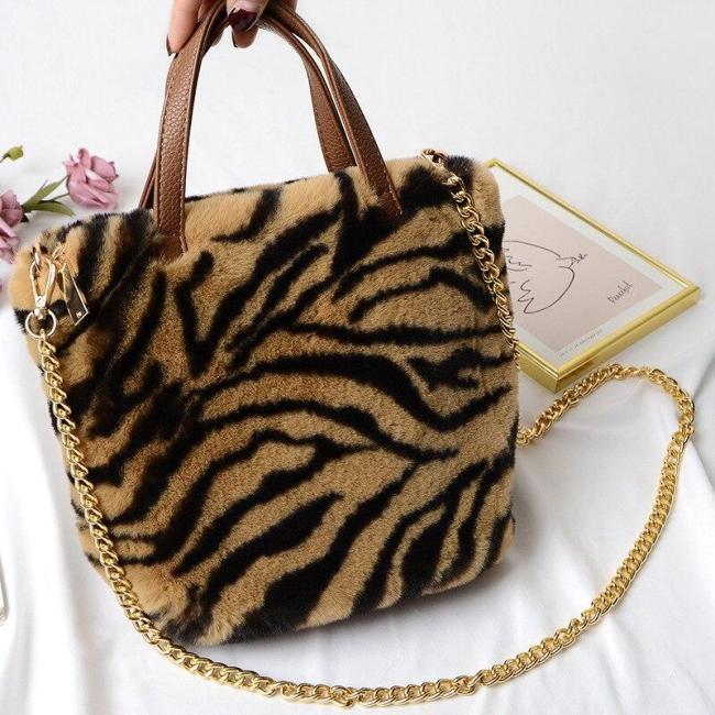 Faux Fur Large Capacity Leopard Handbag Plush Messenger Bag for Women Soft Warm Fur Bag Female Travel