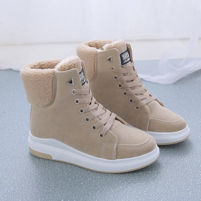 Snow Boots Women's Shoes 2020 New Winter Shoes Girls Thick Bottom Student Warm Martin Boots