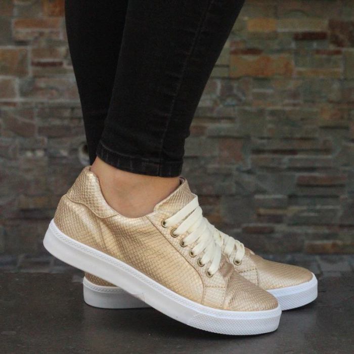 Women Vintage PU Leather Flat Lace Up Sneakers
