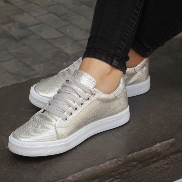 Women Vintage PU Leather Flat Lace Up Sneakers