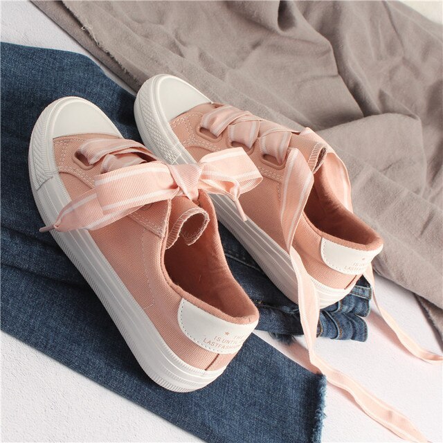 Women Canvas Shoes with Lace Female Sweet Casual Shoes Fashion Trends