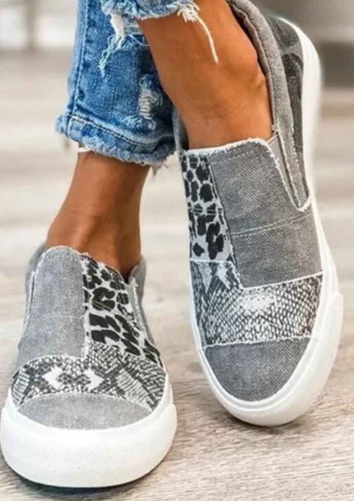 2021 New Canvas Shoes Spring Leopard Print Comfy Slip On Ladies Large-Sized Flats 35-43 Patchwork Outdoor Female Sport Sneakers