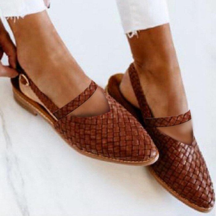 Women Vintage PU Leather Plus Size Pointed Toe Buckle Strap Shoe