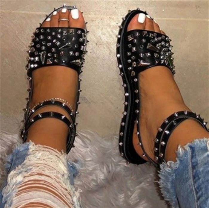New Rivet Sandals Women 2021 Summer Rome Style Open Toe Buckle Ladies Casual Shoes 35-43 Large-Sized Female Comfortable Feetwear