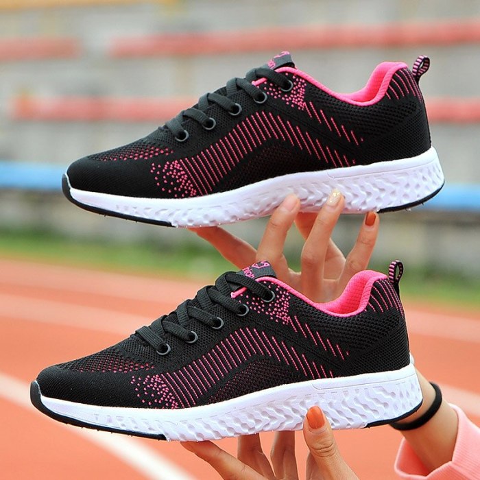 Sneakers Women Lace Up Light Breathable Ladies Flat Shoes Casual Vulcanized Shoes Spring 2021 Female Mesh Running Shoes Footwear