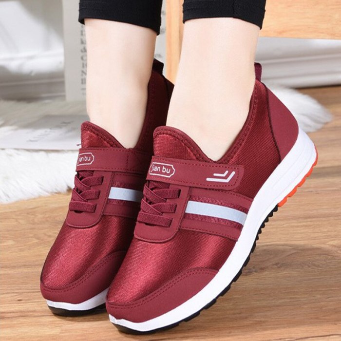 Fashion Female Sneakers Soft Bottom Plush Warm Ladies Flats Non-slip Comfortable Women Vulcanized Winter Mom Walking Shoes 2021