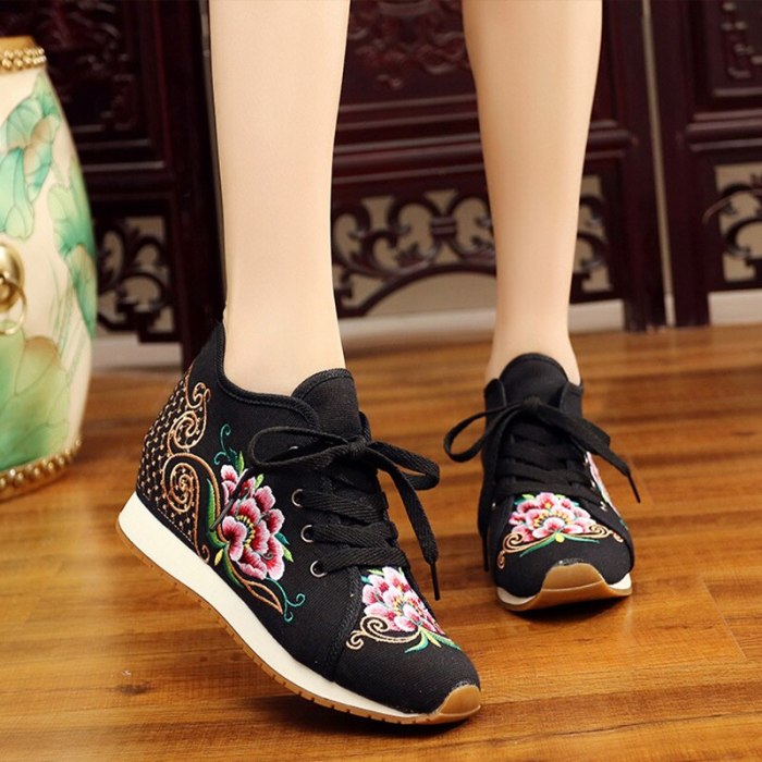 Chinese Style Embroidered Sneakers Women's Autumn Canvas Shoes Height Increasing Ladies Girls Single Shoes Female Footwear 2020