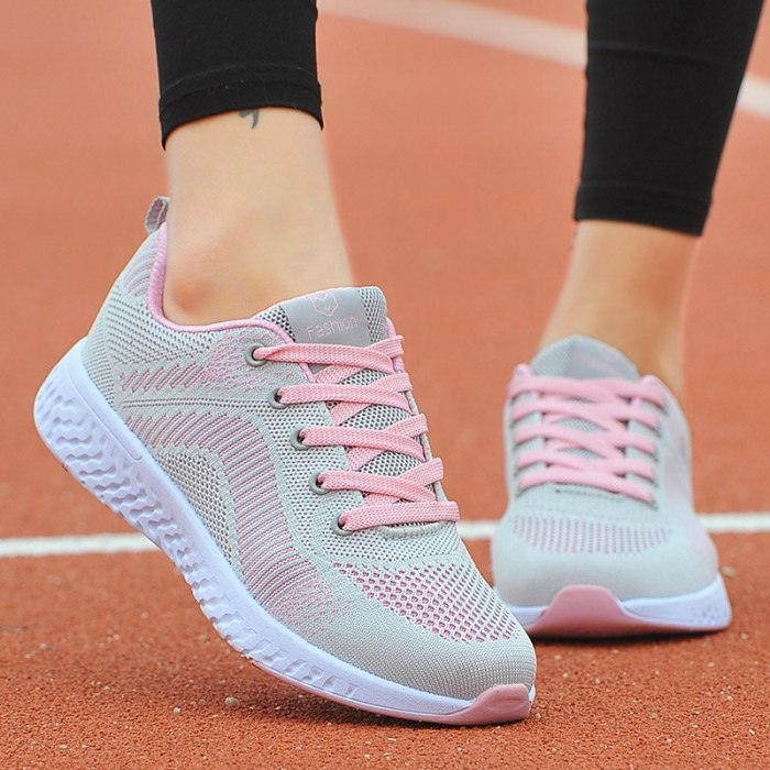 Sneakers Women Lace Up Light Breathable Ladies Flat Shoes Casual Vulcanized Shoes Spring 2021 Female Mesh Running Shoes Footwear