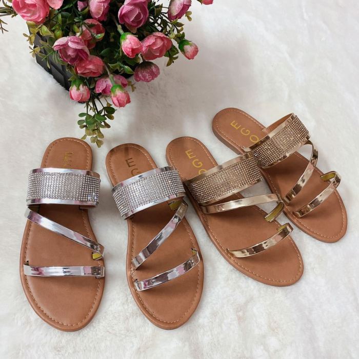 2021 Summer Women Platform Sandals Crystal Shiny Slippers Slip-On Ladies Fashion Outdoor Holiday Slides Designer Slides