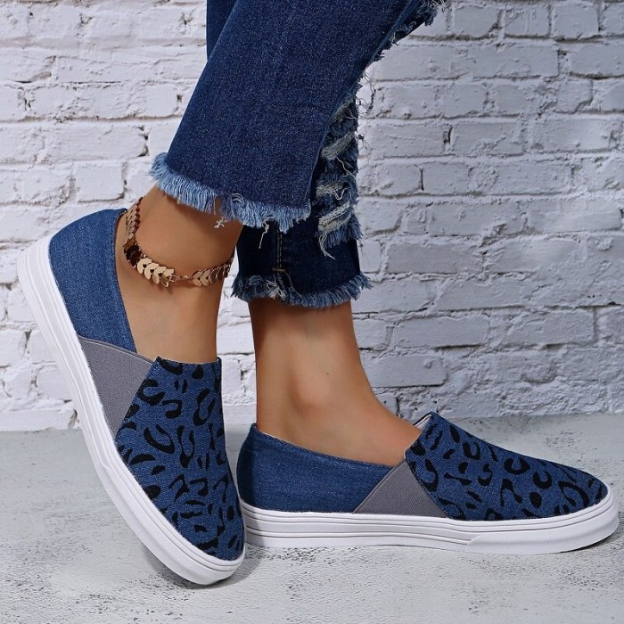 Canvas Shoes Women 2021 New Fashion Leopard Thick  Flat Thcik  Vulcanized Shoes Spring Summer Slip on Dot Pattern Loafers Hot