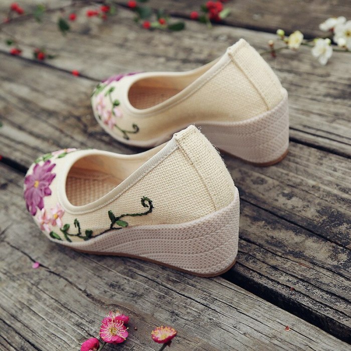 Old Beijing Cloth Shoes Embroidered Women's Shoes Ox Tendon Bottom Slope Heel National Style Women's Linen Cotton Hemp New Style