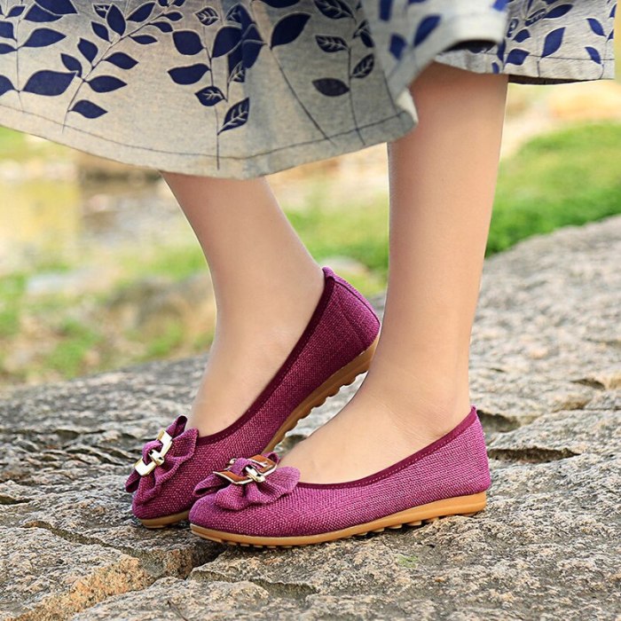 Women Flats Slip On Round Toe Comfortable Shoes