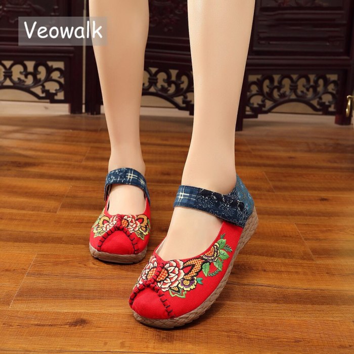 Flowers Embroidered Vintage Walking Flat Shoes