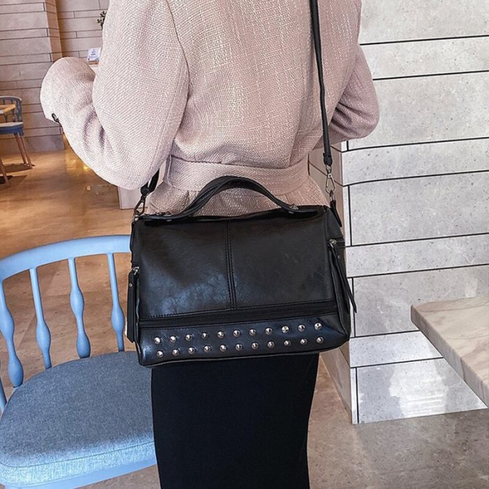 Female 2021 Vintage Shoulder Bag Luxury Rivet Handbag Soft PU Leather Crossbody Bags For Women Casual Boston Tote Bolsa Feminina