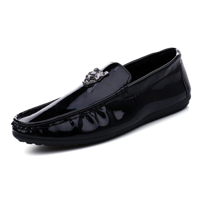 2021 New Men's Patent Leather Glossy Microfiber Pea Shoes Breathable Soft Bottom Casual Leather Shoes