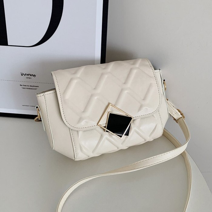 Embossed Rhombus Bag Female 2021 New Trendy Fashion Texture Simple One-shoulder Messenger Small Square Bags