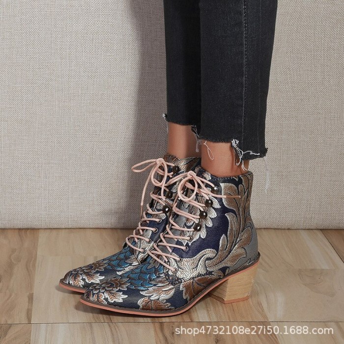 Woman Comfortable Height-increasing Embroidery Heeled Boots